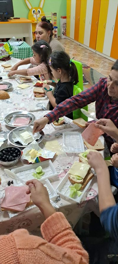 "Да похапнем здравословен сандвич"- интензивна работа с родители по проект Силен старт - ДГ Слънчев ден - Шивачево