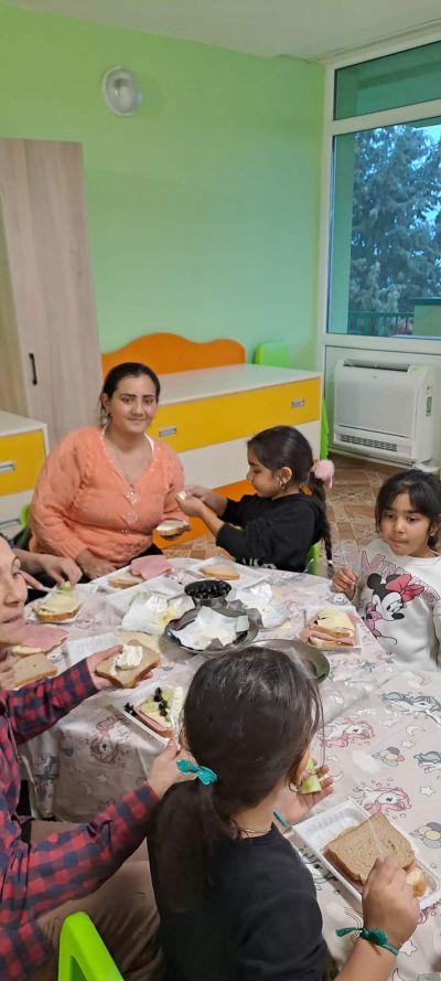 "Да похапнем здравословен сандвич"- интензивна работа с родители по проект Силен старт - ДГ Слънчев ден - Шивачево