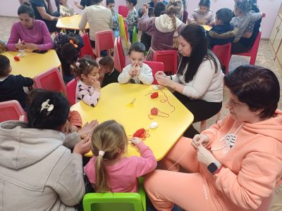 Работа с родители на тема: "Сръчните ръчички на мама и баба"- група "Бухалче" - ДГ Слънчев ден - Шивачево