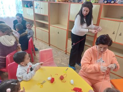 Работа с родители на тема: "Сръчните ръчички на мама и баба"- група "Бухалче" - ДГ Слънчев ден - Шивачево