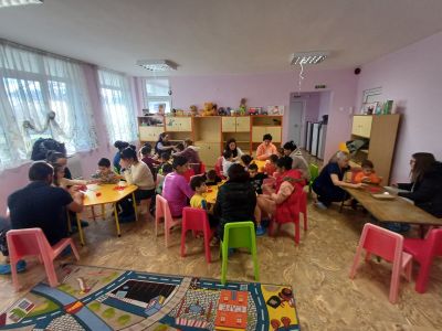 Работа с родители на тема: "Сръчните ръчички на мама и баба"- група "Бухалче" - ДГ Слънчев ден - Шивачево