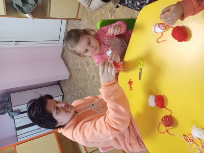 Работа с родители на тема: "Сръчните ръчички на мама и баба"- група "Бухалче" - ДГ Слънчев ден - Шивачево